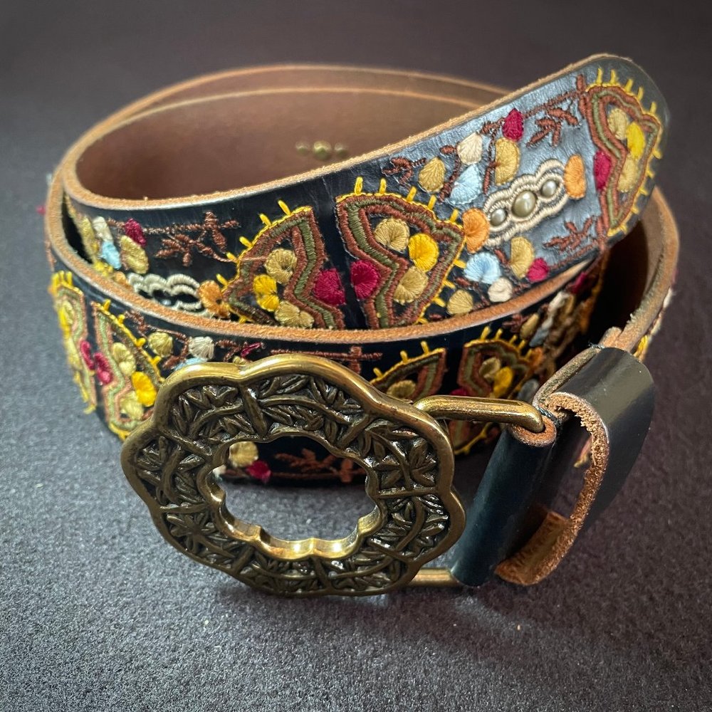 🏵️LUCKY BRAND embroidered belt🏵️